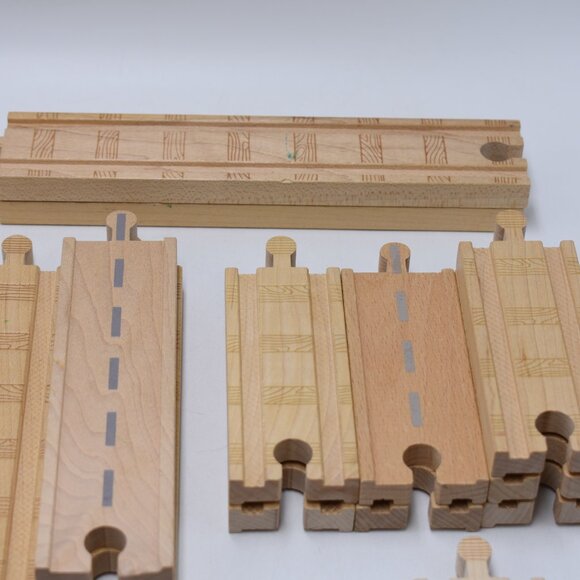 Lot of 30 Genuine REVERSIBLE 2 SIDES Thomas Roads Wooden Tracks Connectors - Picture 11 of 11